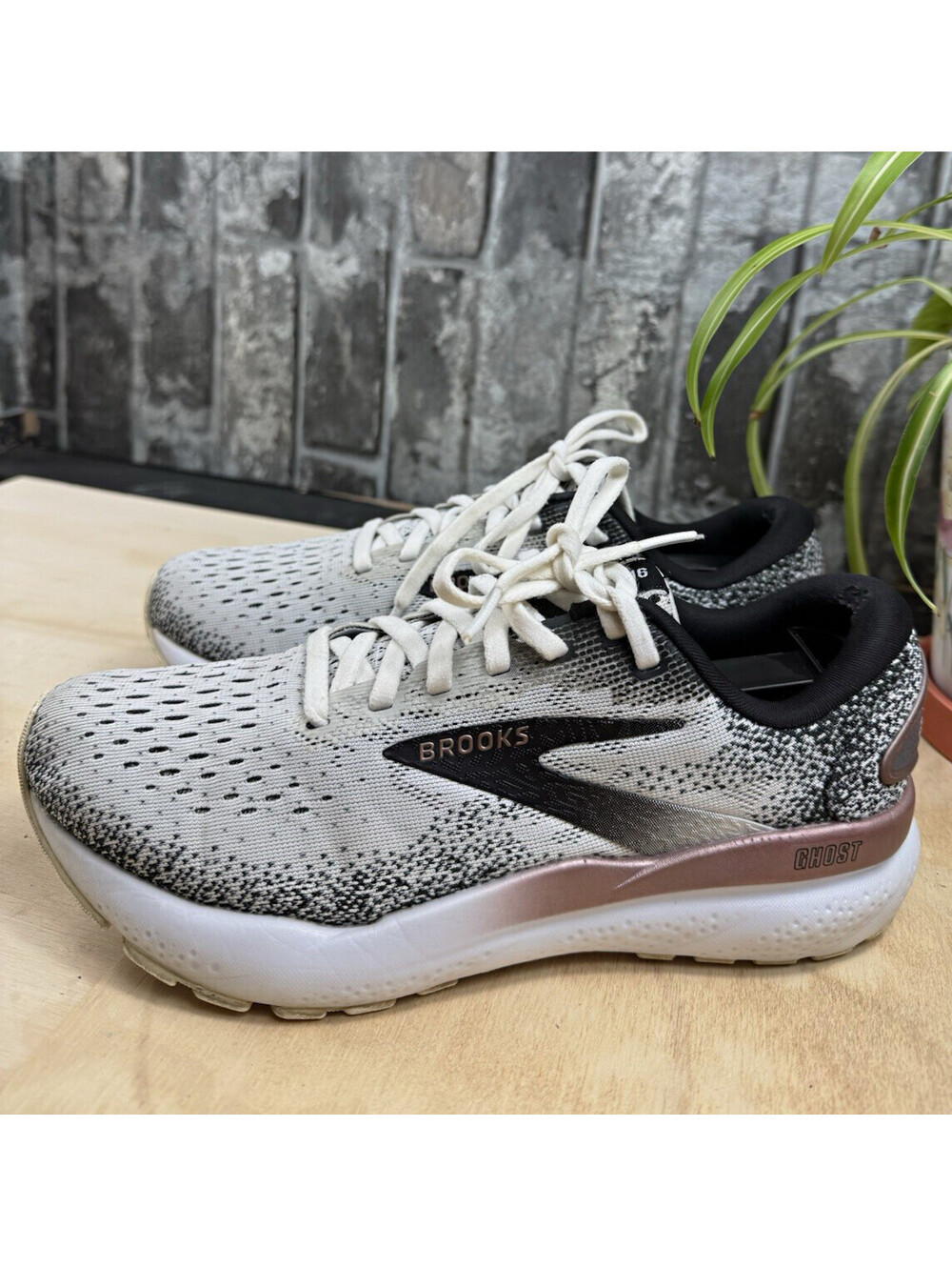 Brooks Ghost 16 Women’s White/Black/Rose Gold Low Top Lace-Up Mesh 1204071B105